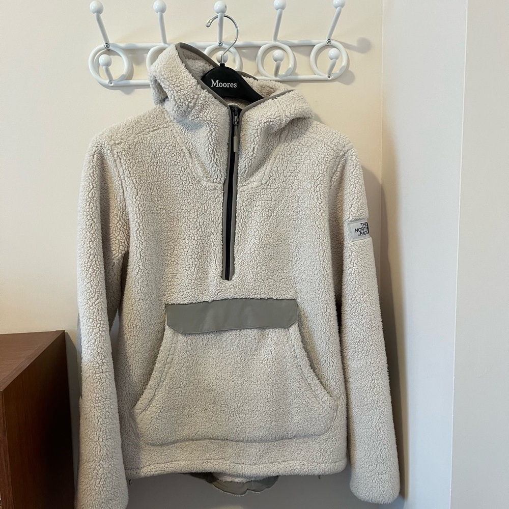 The North Face Off-White Sherpa Fleece Women’s M